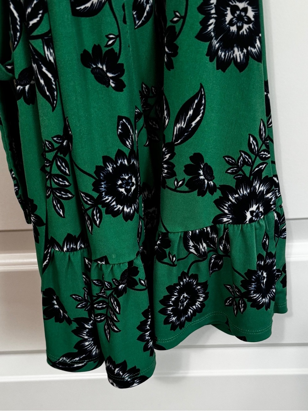 Eliza J Green Floral Faux Wrap Bell Sleeve Dress Size 10 Tie Waist Ruffle Hem - Picture 10 of 13
